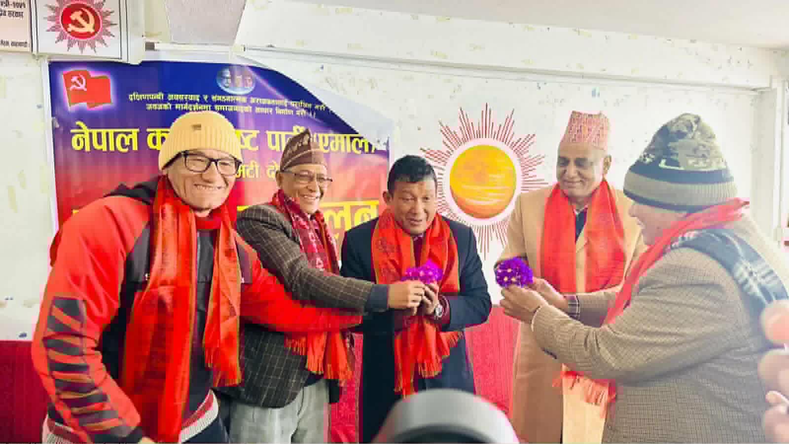 दोलखा एमालेका संस्थापक भण्डारी पुनः पार्टीमै फर्किए, पार्वतलाई सहज हुने अनुमान