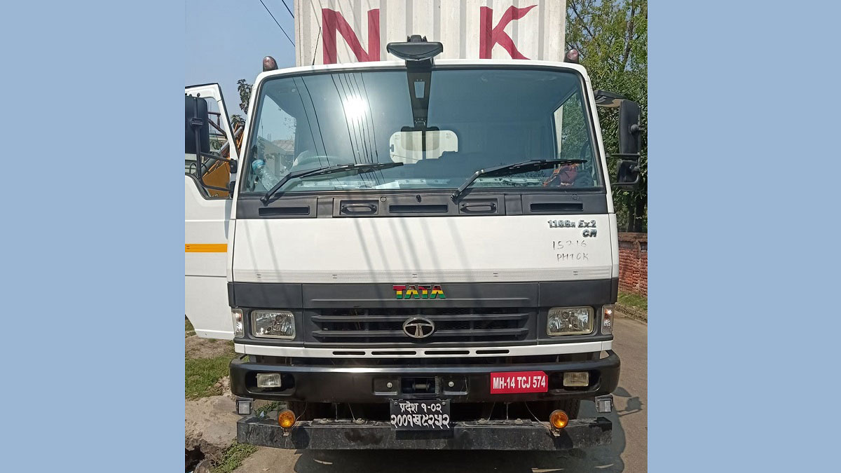 अवैध रुपमा नेपाल भित्र्याइएको एक करोड ६० लाखको मेडिकल सामग्री प्रहरी नियन्त्रणमा 