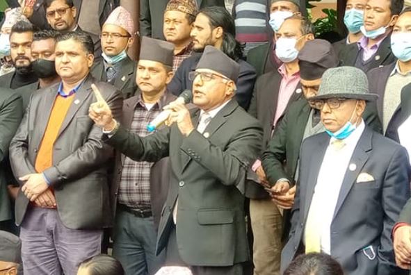 न्यायाधीशहरूलाई वरिष्ठ अधिवक्ता भट्टको चेतावनी- गुटफुटमा लाग्ने तपाईंहरूविरुद्ध आन्दोलन गर्न नपरोस् 