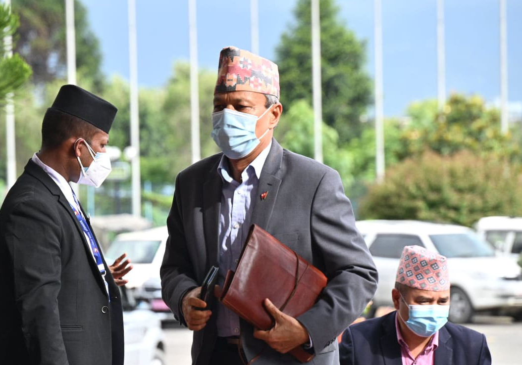 ओलीले सुदूरपश्चिम इन्चार्जमा भट्टलाई निरन्तरता दिन चाहेपछि भीम रावल असन्तुष्ट 
