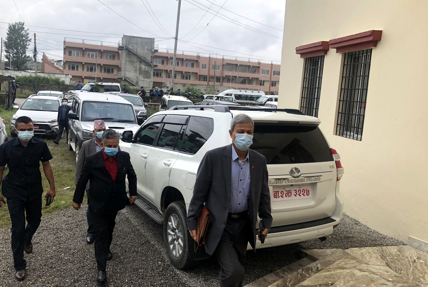 ओलीलाई भेटेर फर्केका भीम रावलसहितका नेताहरू माधव नेपालसँग छलफलमा 