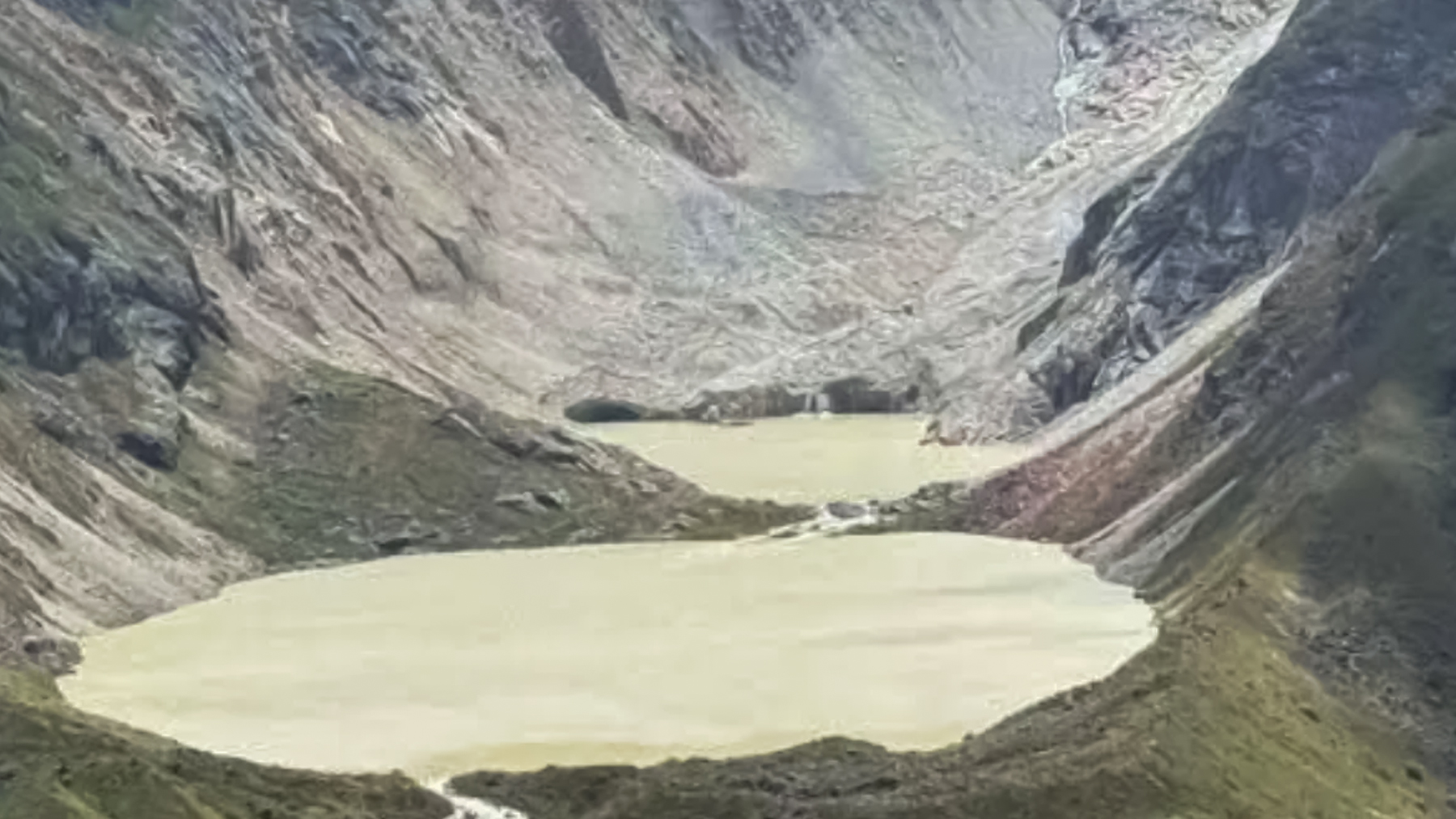 भुटानमा तालबाट अचानक ठूलो मात्रामा पानी बाहिरिँदा सडकखण्डमा क्षति, मन्त्री भन्छन्– नेपालको जस्तो नहोस्