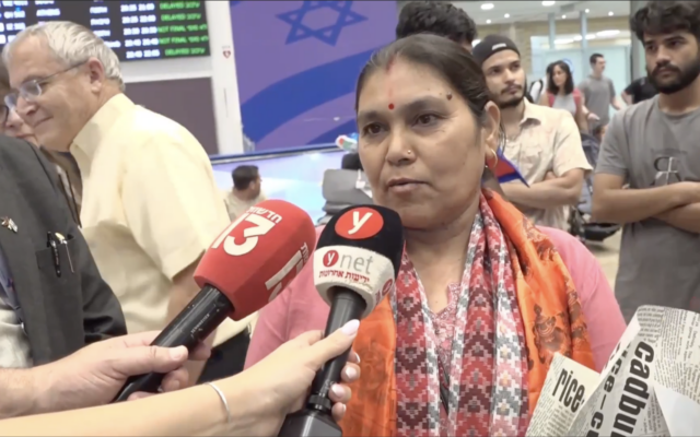 इजरायल पुगेर विपिन जोशीकी आमाले भनिन्– हमास, उसलाई अहिले नै घर फर्काउनुहोस्