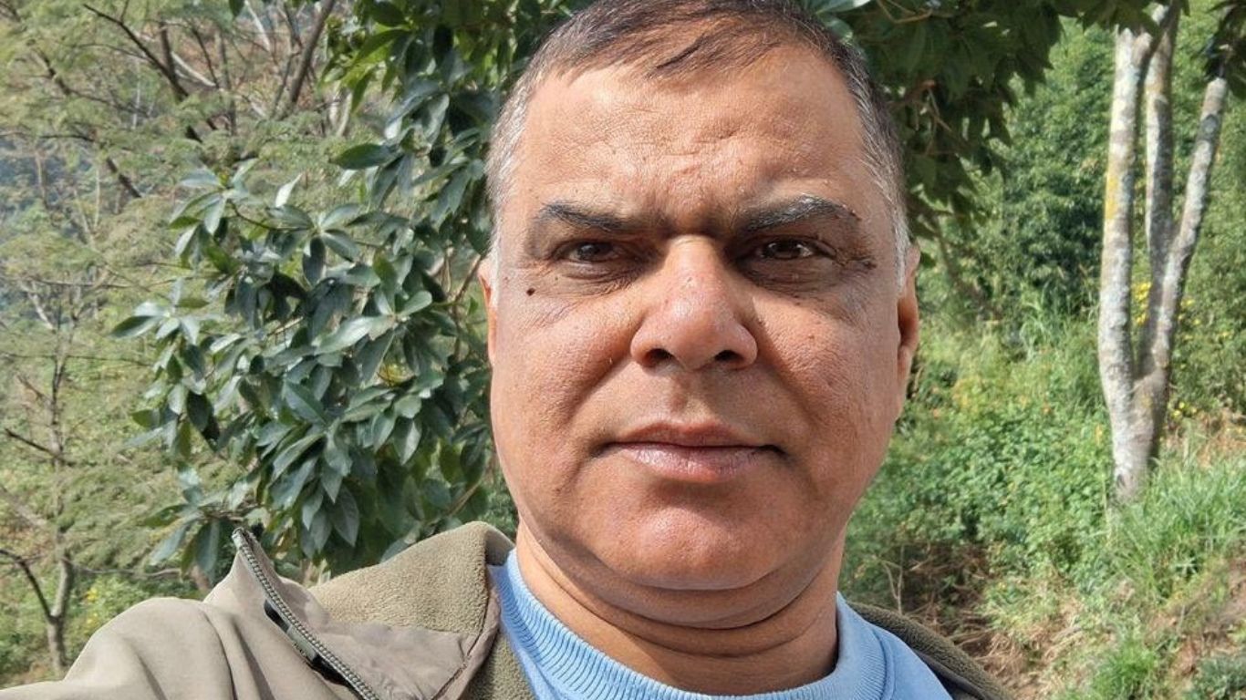 साथी भनेर कार्यालय छिरेका सादा पोशाकका प्रहरीले पत्रकार सुवेदीलाई समाचार कक्षबाट पक्रेर लगे