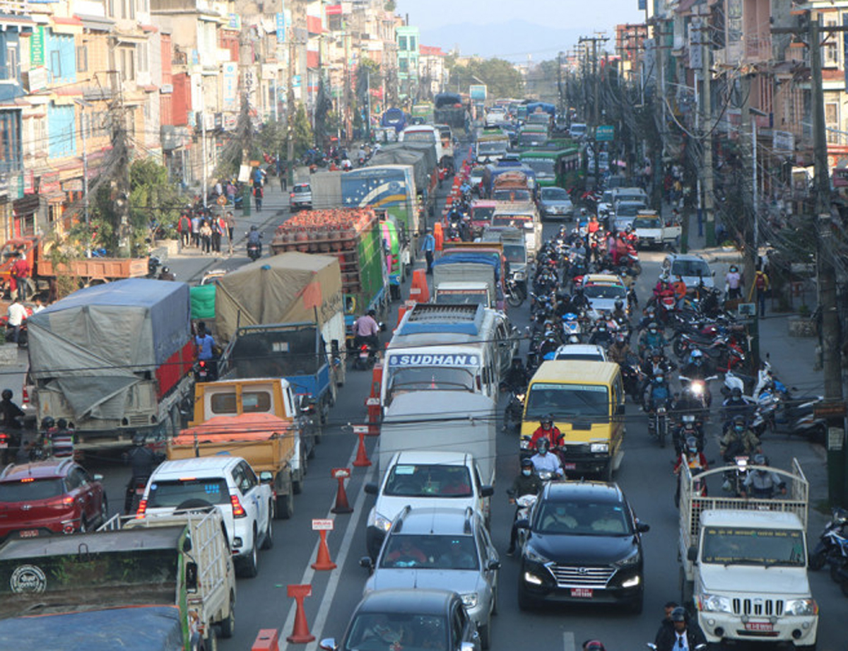 पोखराका व्यस्त सडकमा  ‘पार्किङ ’ गर्न रोक