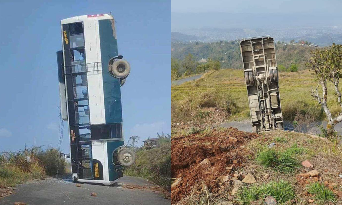 पोखरामा दुर्घटना भएर सडकमै ठडियो बस, तस्वीर भाइरल 