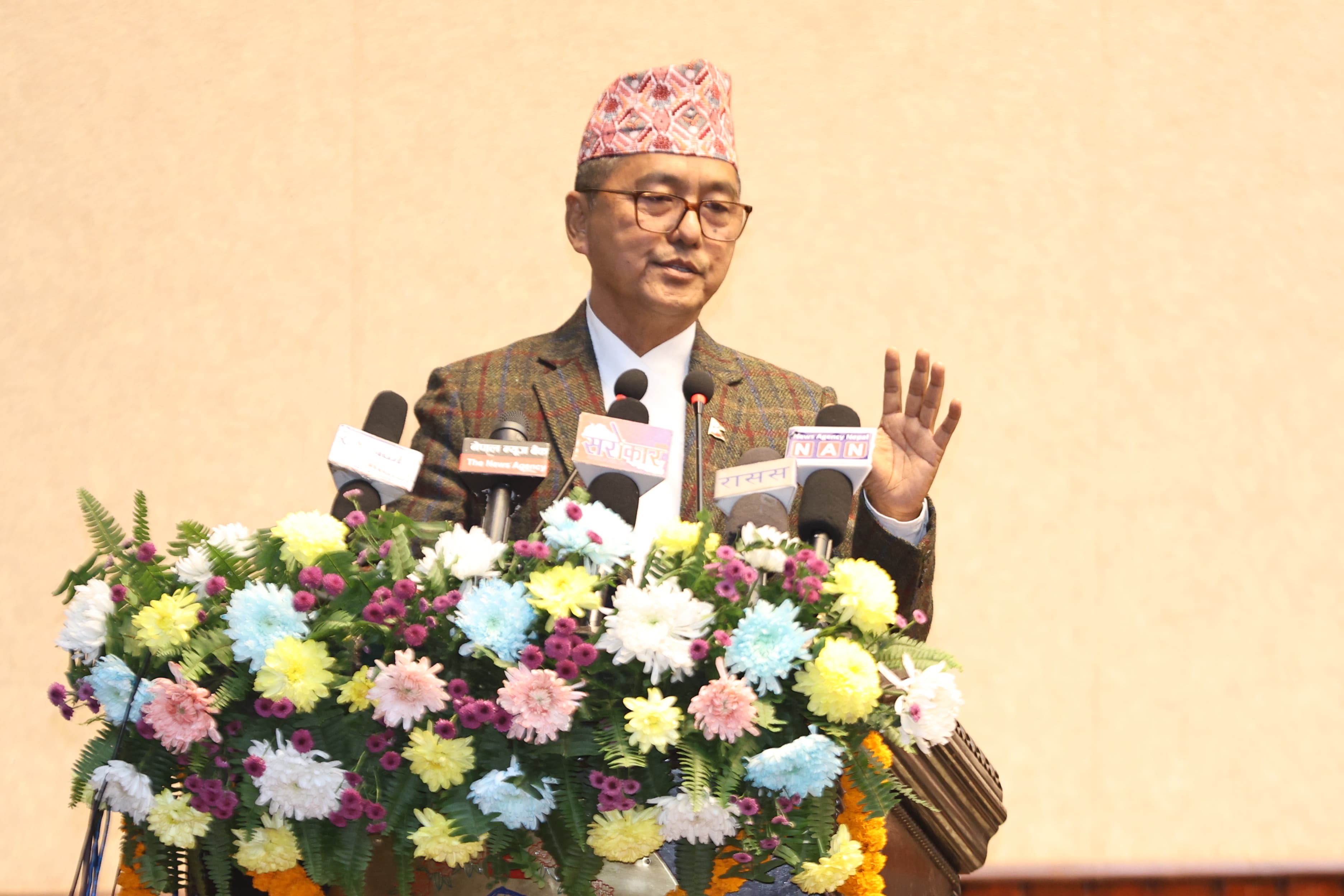 कमल थापालाई दाइ सम्बोधन गर्दै लिङ्देनले भने– पृथ्वीनारायणको सालिक ढाल्नेलाई पनि पृथ्वी जयन्ती मनाउने बनायौँ