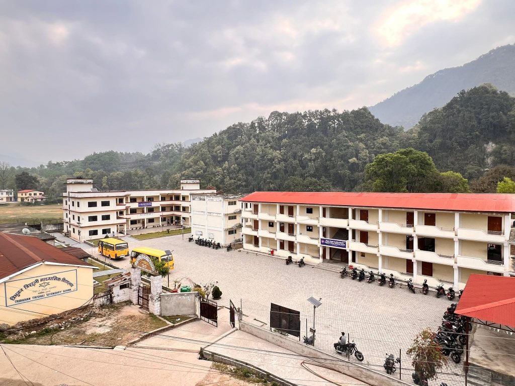 बाढीप्रभावित नुवाकोटको त्रिभुवन त्रिशूली मावि तत्काल सञ्चालन गर्न चौधरी फाउन्डेसनको सहयोग