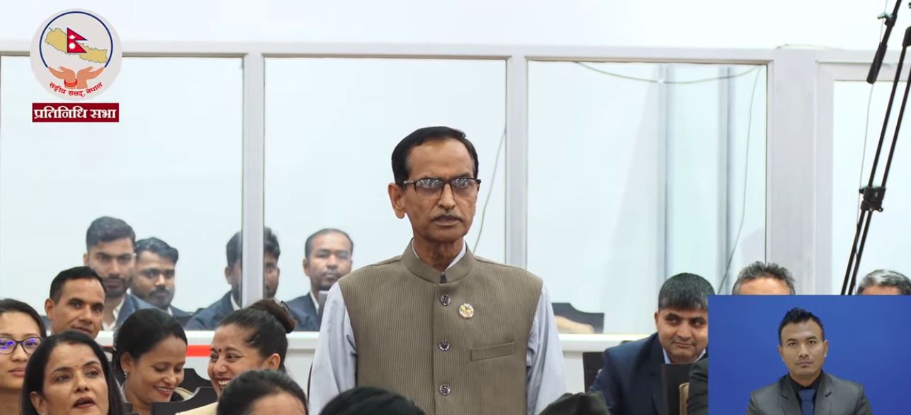 ढल्केबरमै ट्रमा सेन्टर बनाउन माग गर्दै चन्द्रमोहन यादवले संसद्मा मौन धारण, उभिएर सरकारको विरोध