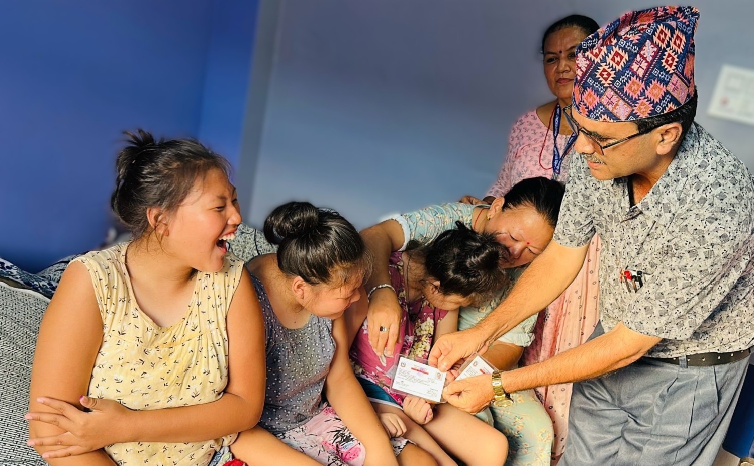 तिम्ल्याहा दिदीबहिनीले घरमै पाए नागरिकता