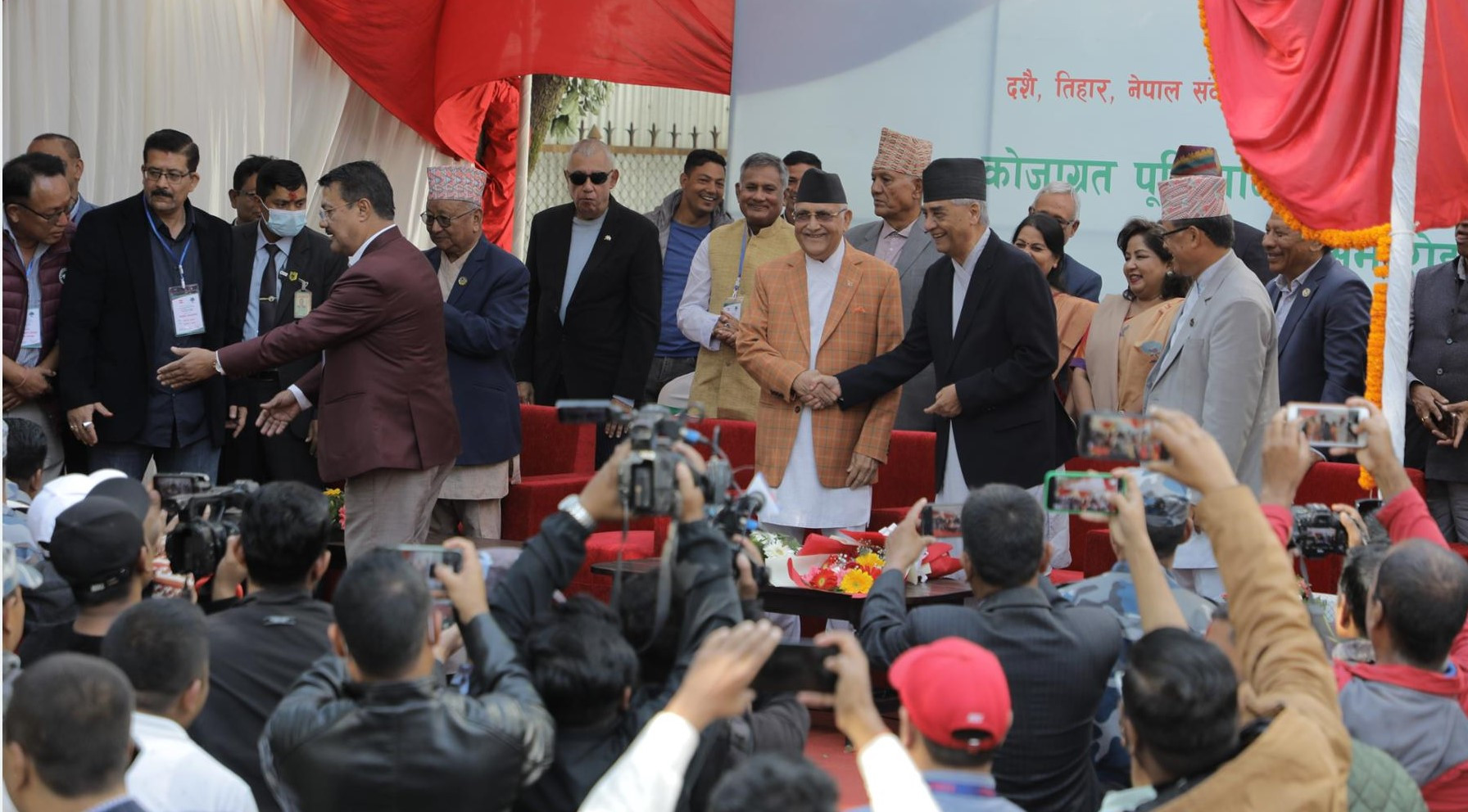 कांग्रेसको चियापानमा पुगेका ओलीले के भने ?
