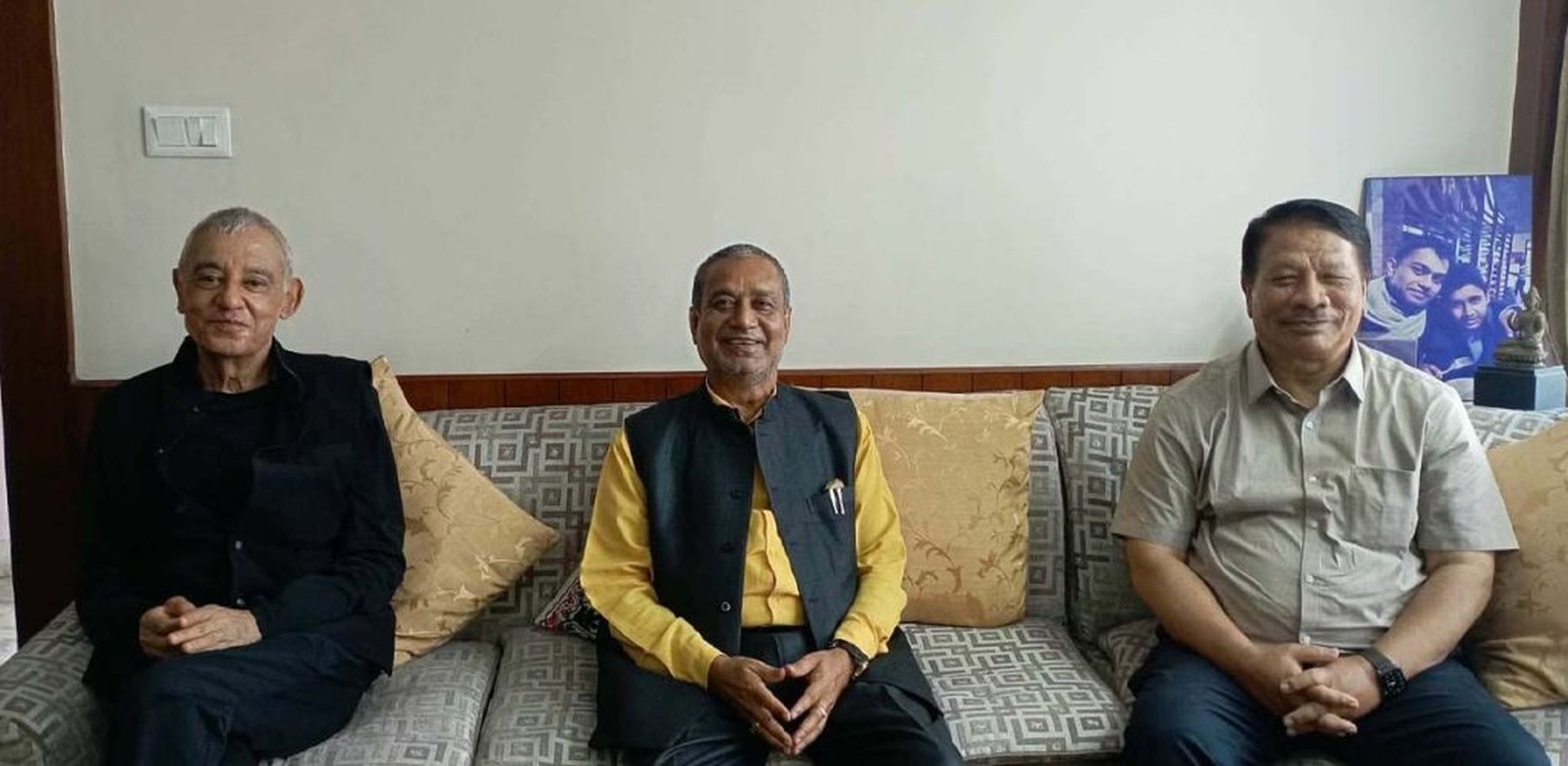 निधिनिवासमा कांग्रेसका तीन नेताबीच छलफल