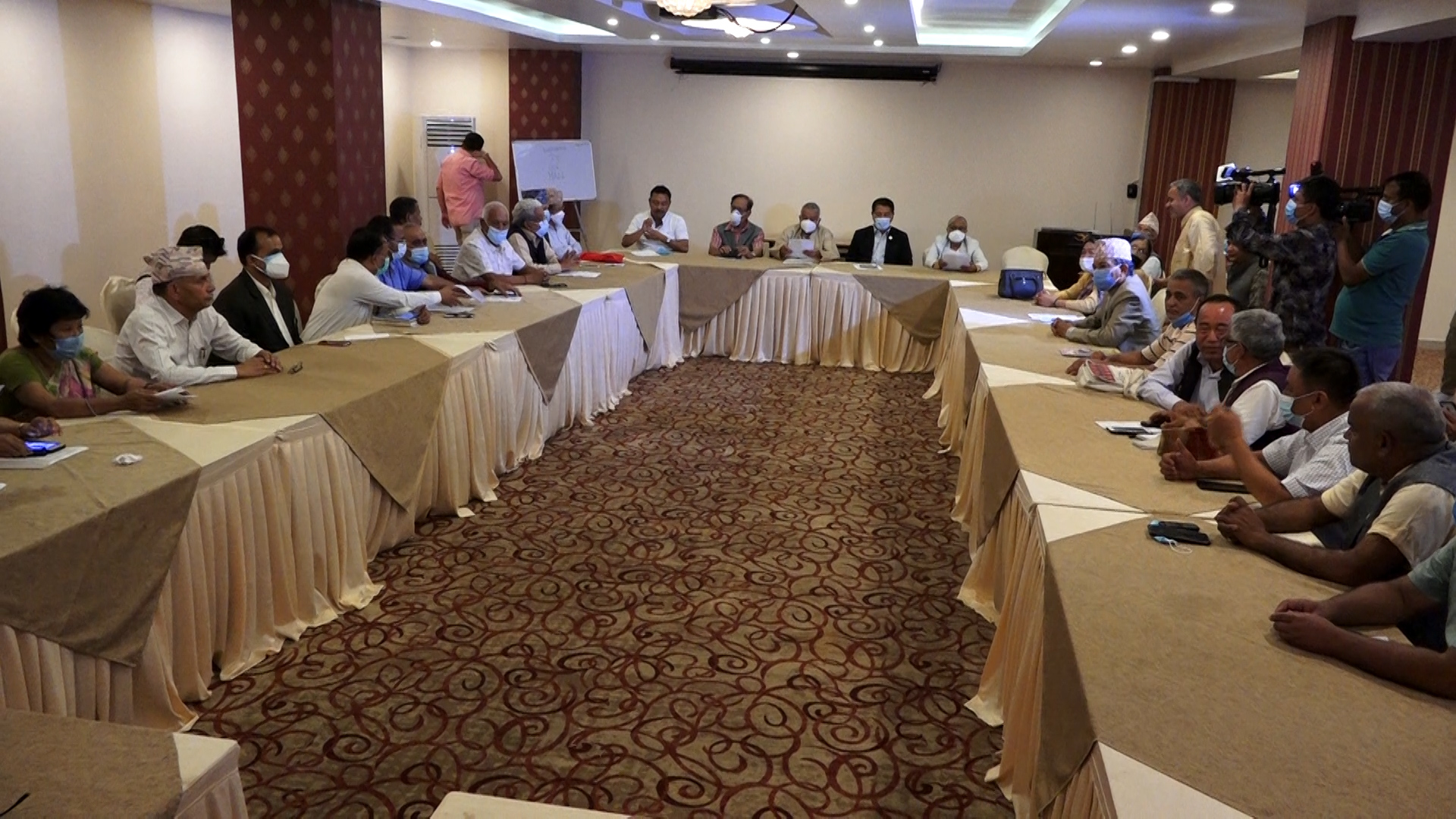 तोकिएको मितिमा महाधिवेशन गर्न पौडेल पक्ष जिल्ला सभापतिहरूको माग