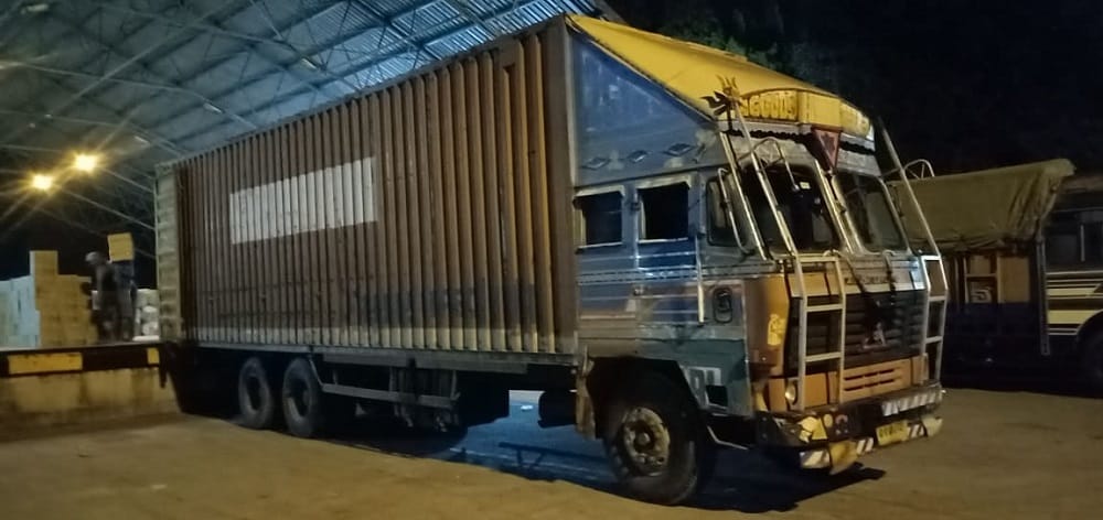 २० लाख मूल्य बराबरको बिस्कुटसहित भारतीय कन्टेनर प्रहरी नियन्त्रणमा