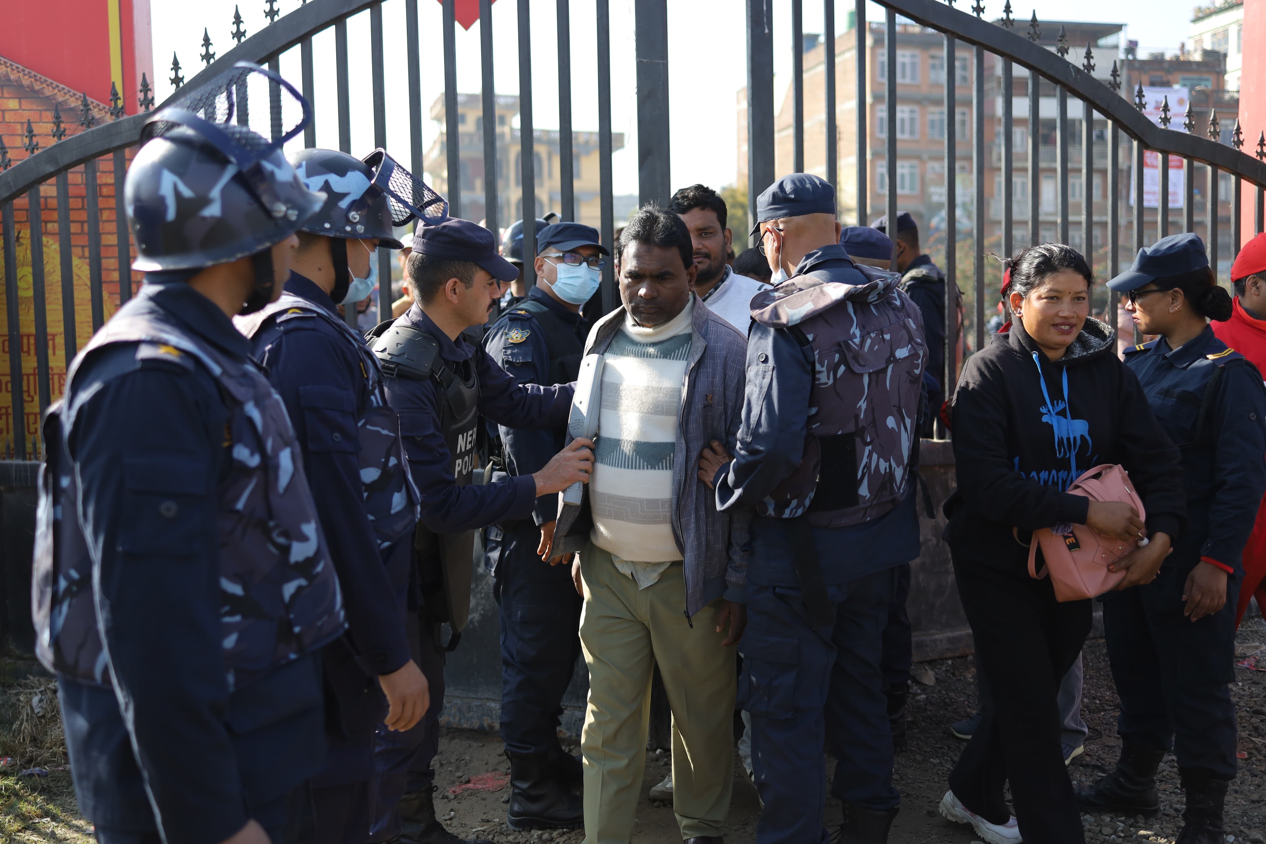 सल्लाघारीमा सुरक्षा कडा, चेकजाँच गरेर मात्रै प्रवेश अनुमति