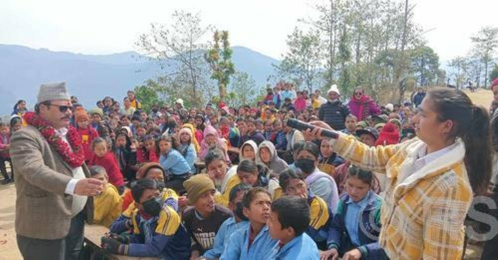 दैलेखको नारायण नगरपालिकामा बालबालिकासँग नगरप्रमुख कार्यक्रम