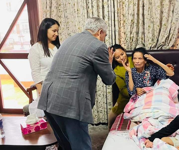 प्रधानमन्त्री देउवाले लिए प्रचण्डपत्नी सीताको स्वास्थ्य अवस्थाबारे जानकारी