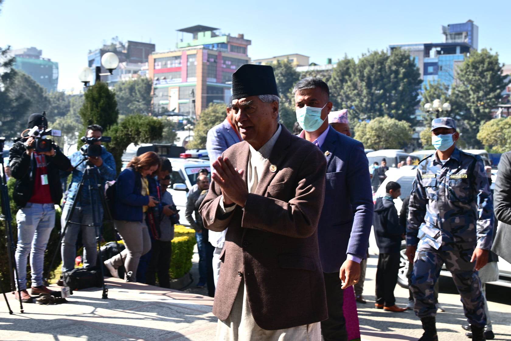 यस्ता छन् कांग्रेसले प्रचण्डलाई विश्वासकाे मत दिनुका चार कारण