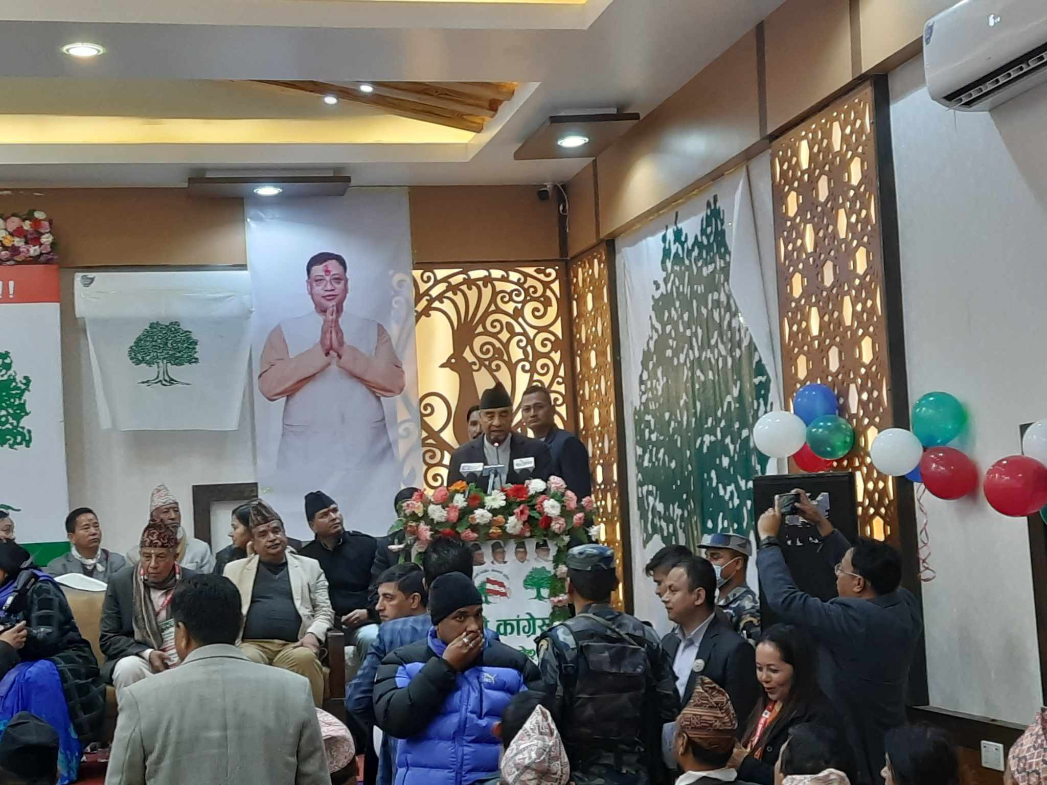 भन्ने कुरा धेरै छैन भन्दै देउवाले भने- मुलुक दोधारमा उभिएको छ