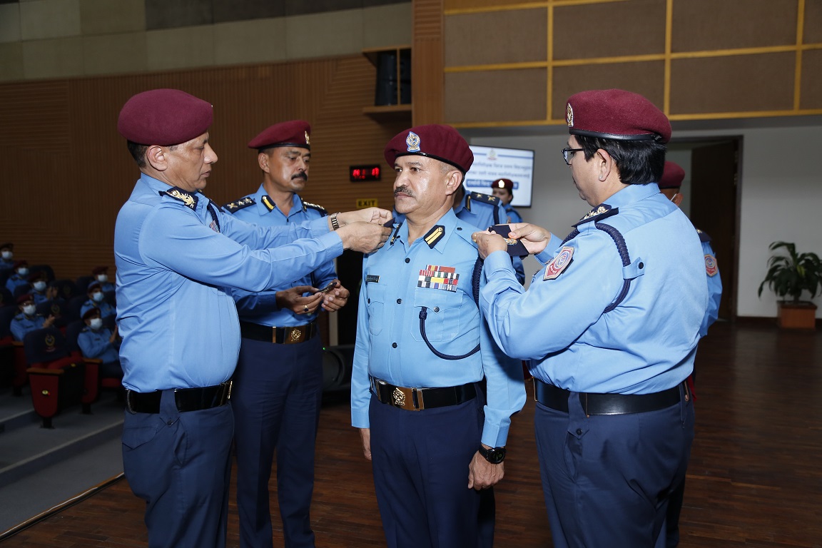 बढुवा भएका १७ जना डीआईजीले लगाए दर्ज्यानी चिह्न