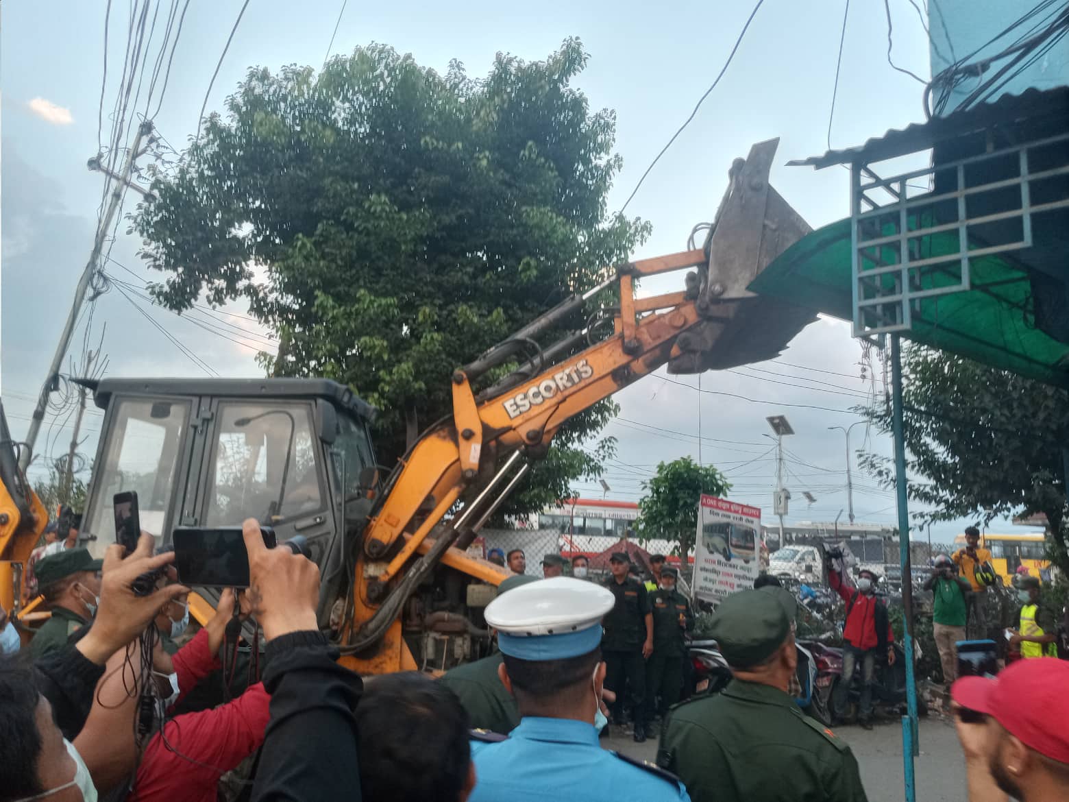 महानगरले हटायो ३९ स्थानका अवैध संरचना