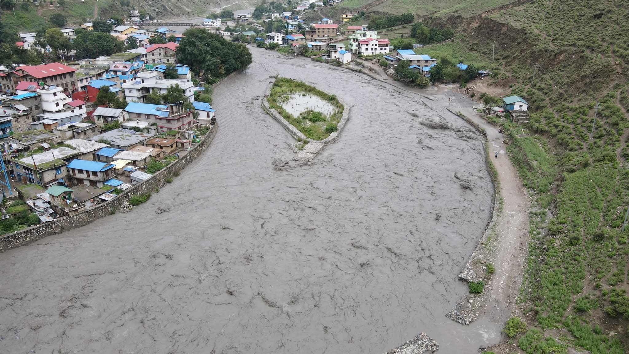 डाेल्पाकाे ठूली भेरीमा जलसतहले पार गर्‍यो खतराकाे विन्दु