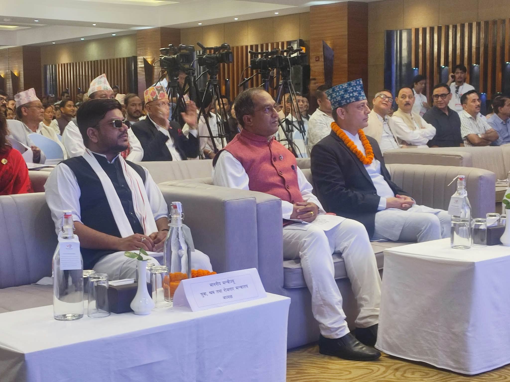 सीप मेलाको उद्घाटन गर्न इटहरी आएका सभामुख अर्याल आधा घण्टा बसेर काठमाडौं फर्किए