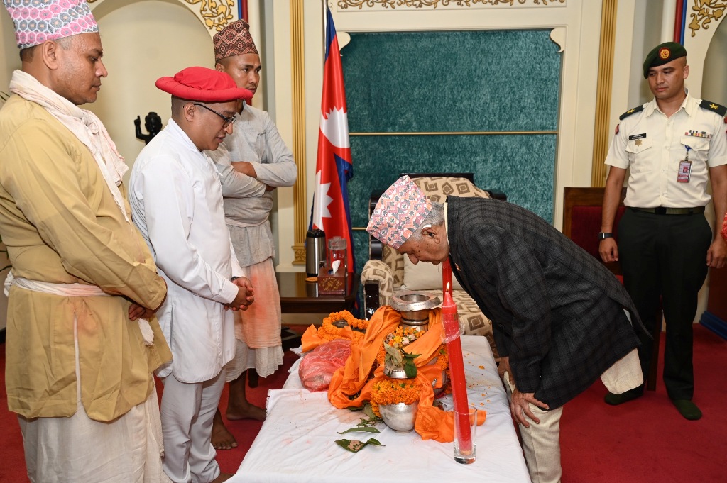 चाँगुनारायणको कलश यात्रामा राष्ट्रपति पौडेलले गरे छायाँ दर्शन