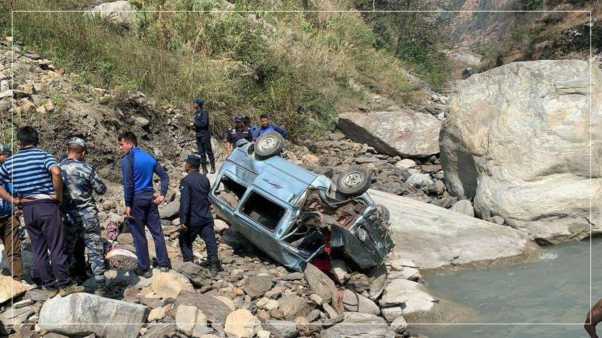 म्याग्दीमा ‘इको भ्यान’ दुर्घटनाः एक जनाको मृत्यु, तीन घाइते