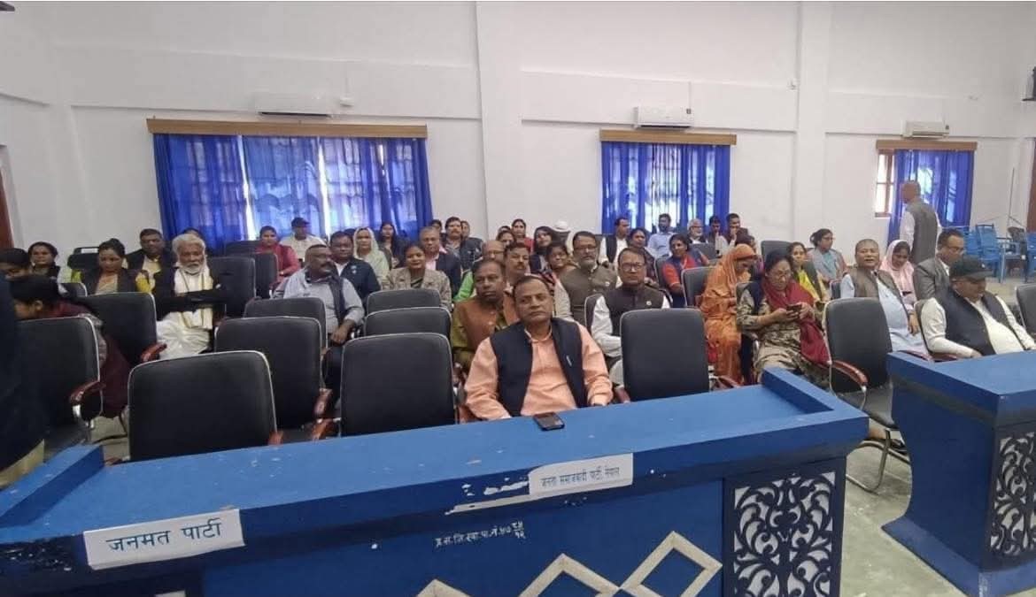 मधेशका सभामुखविरुद्धको अविश्वास प्रस्ताव अघि बढ्दै, काठमाडाैंबाट जनकपुर ओर्लिए सचिव