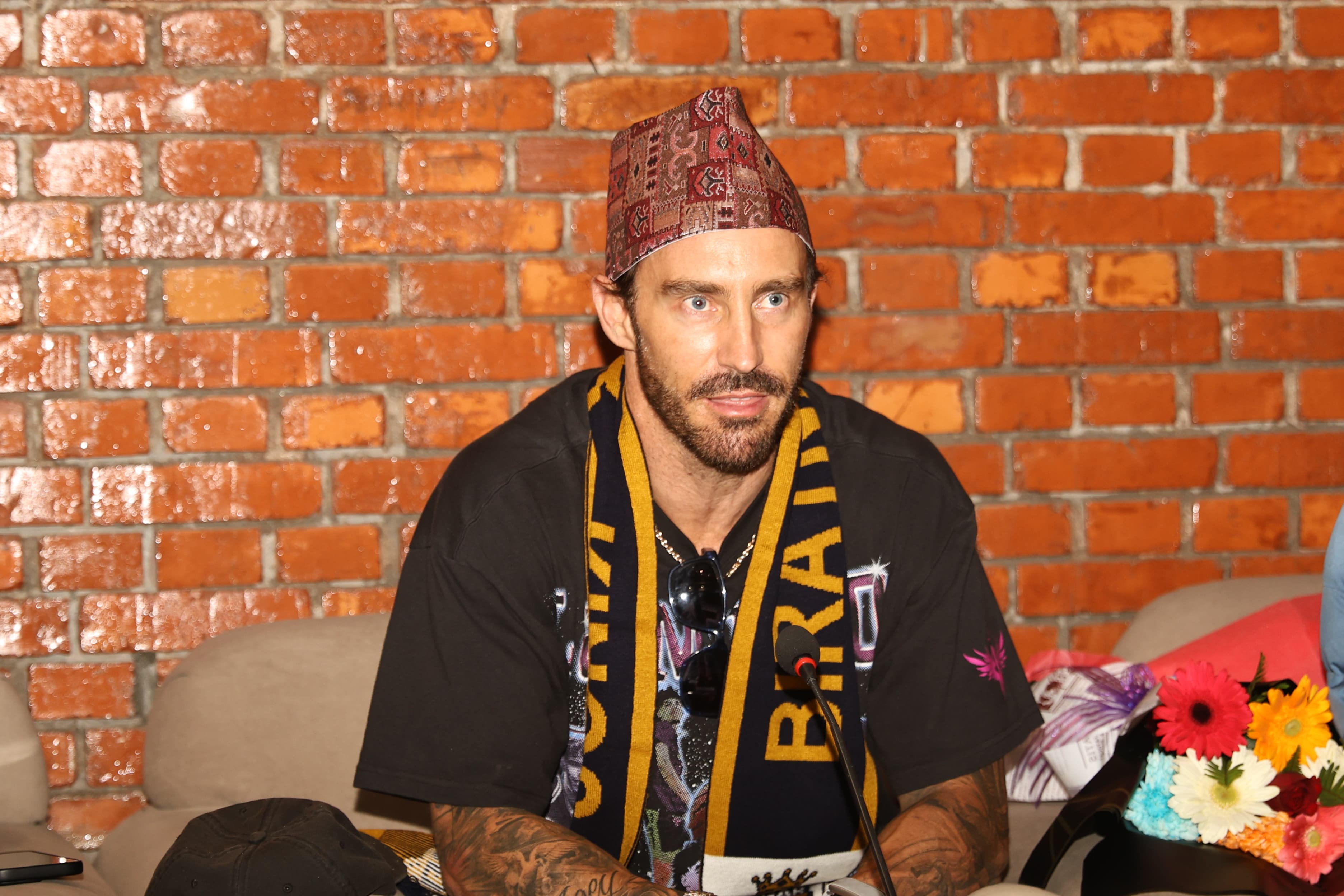 कालो क्याप लगाएर काठमाडाैं उत्रेका फाफको शिरमा ढाका टोपी सजिएपछि... (तस्वीरहरू)