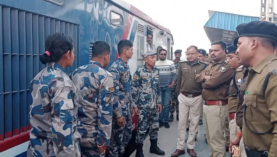 नेपालको निर्वाचनलाई मध्यनजर गर्दै भारतीय प्रहरीले सीमावर्ती क्षेत्रमा निगरानी बढायो