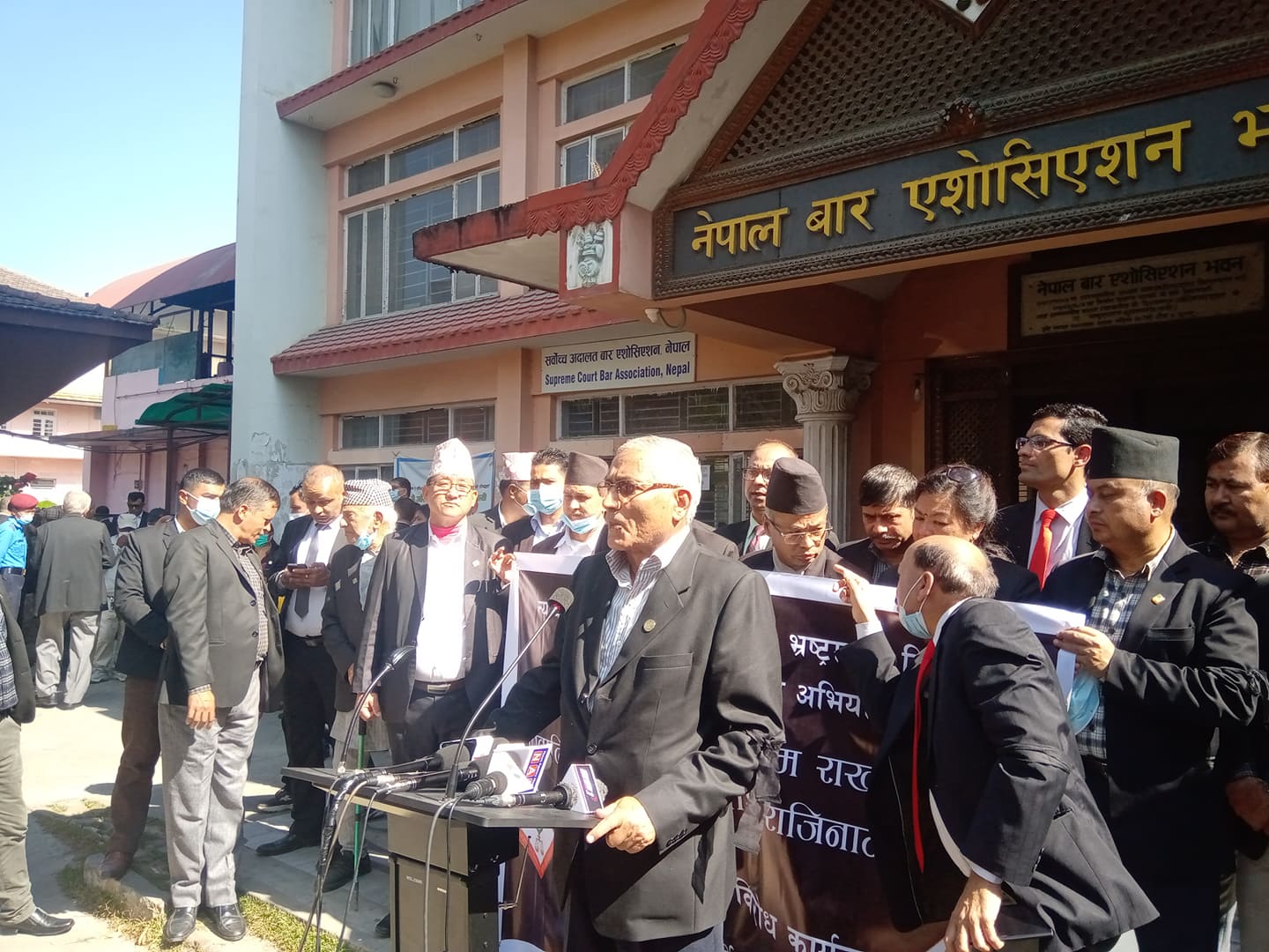 प्रधानन्यायाधीश जबराले अदालत चलाउन सकेनन् : वरिष्ठ अधिवक्ता न्यौपाने