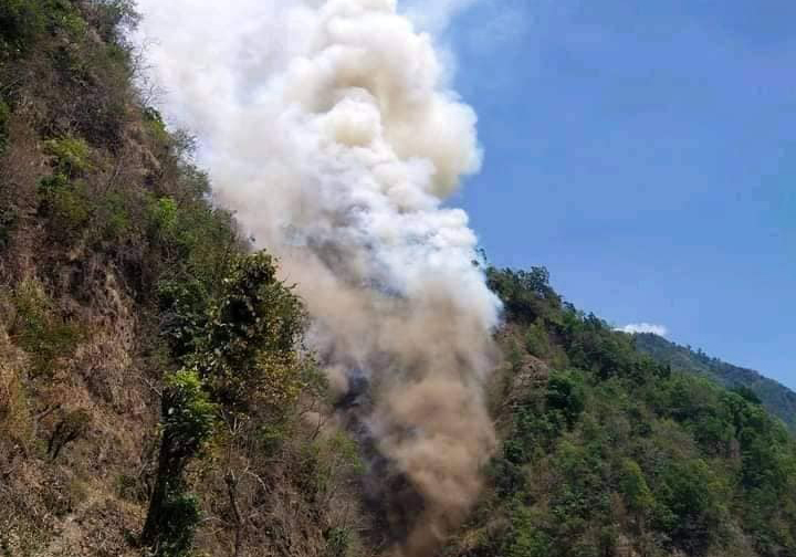 दक्षिण ललितपुरको प्युटार जंगलमा भीषण आगलागी, दर्जनौँ घर जोखिममा