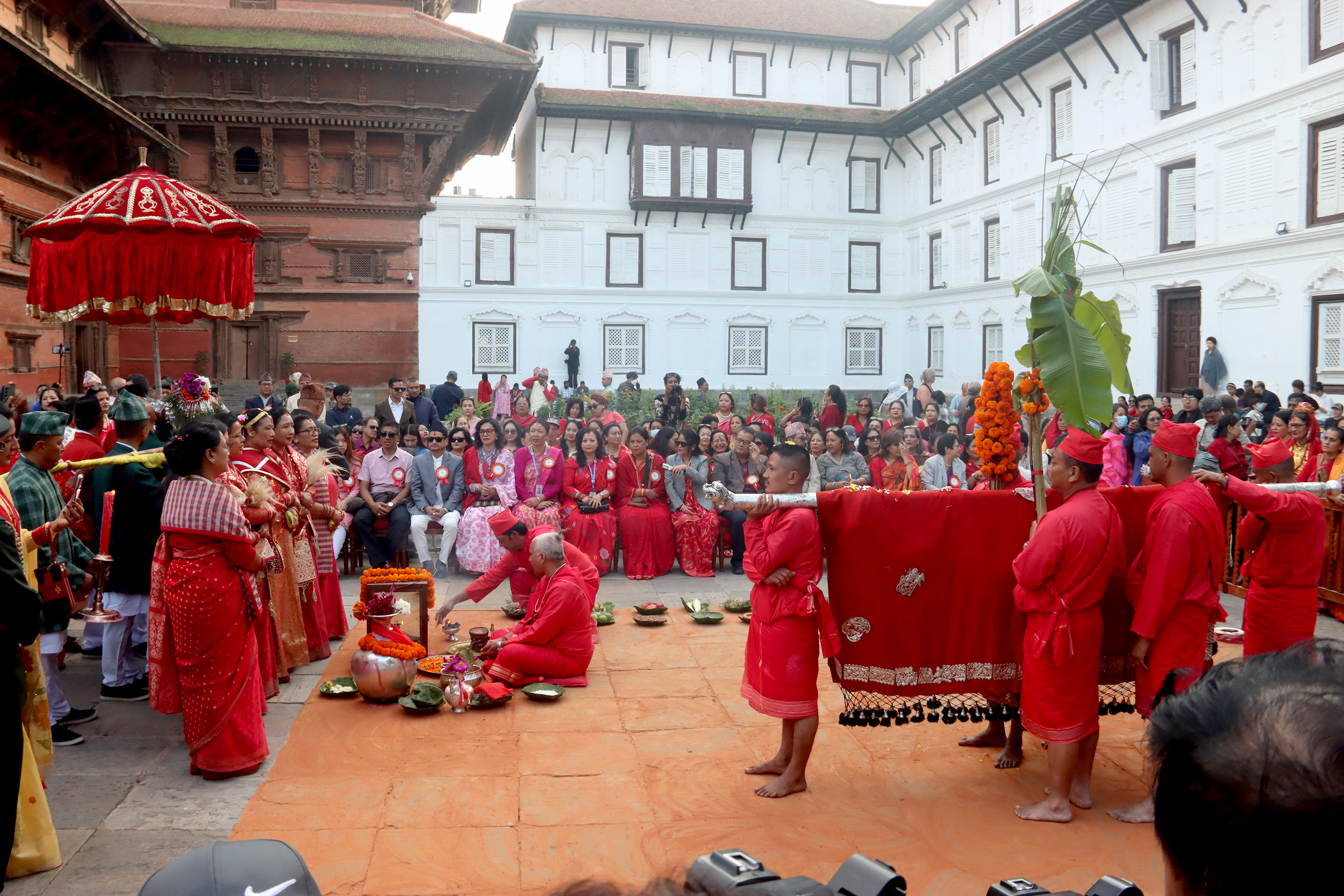 पूजा कोठा एवं दसैँघरमा भित्र्याइयो फूलपाती