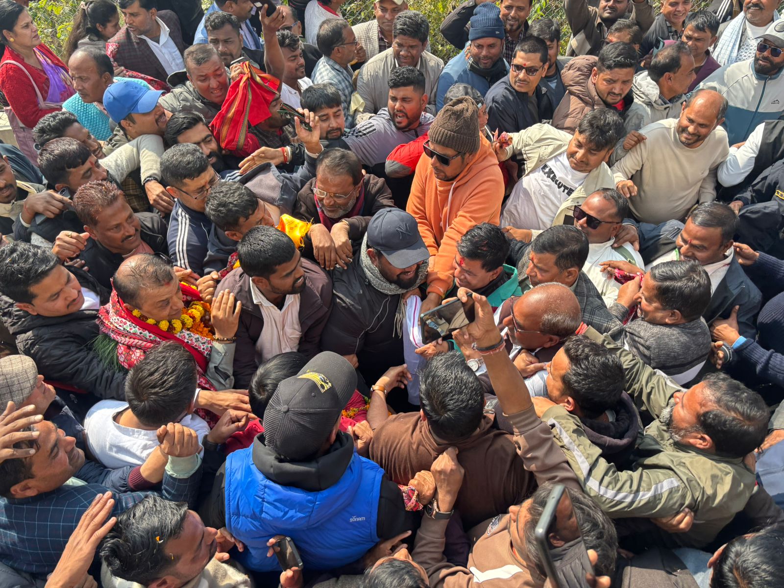 मधेशमा ओर्लिए गगन एअरपोर्टमै देखियो कार्यकर्ताको भिड 