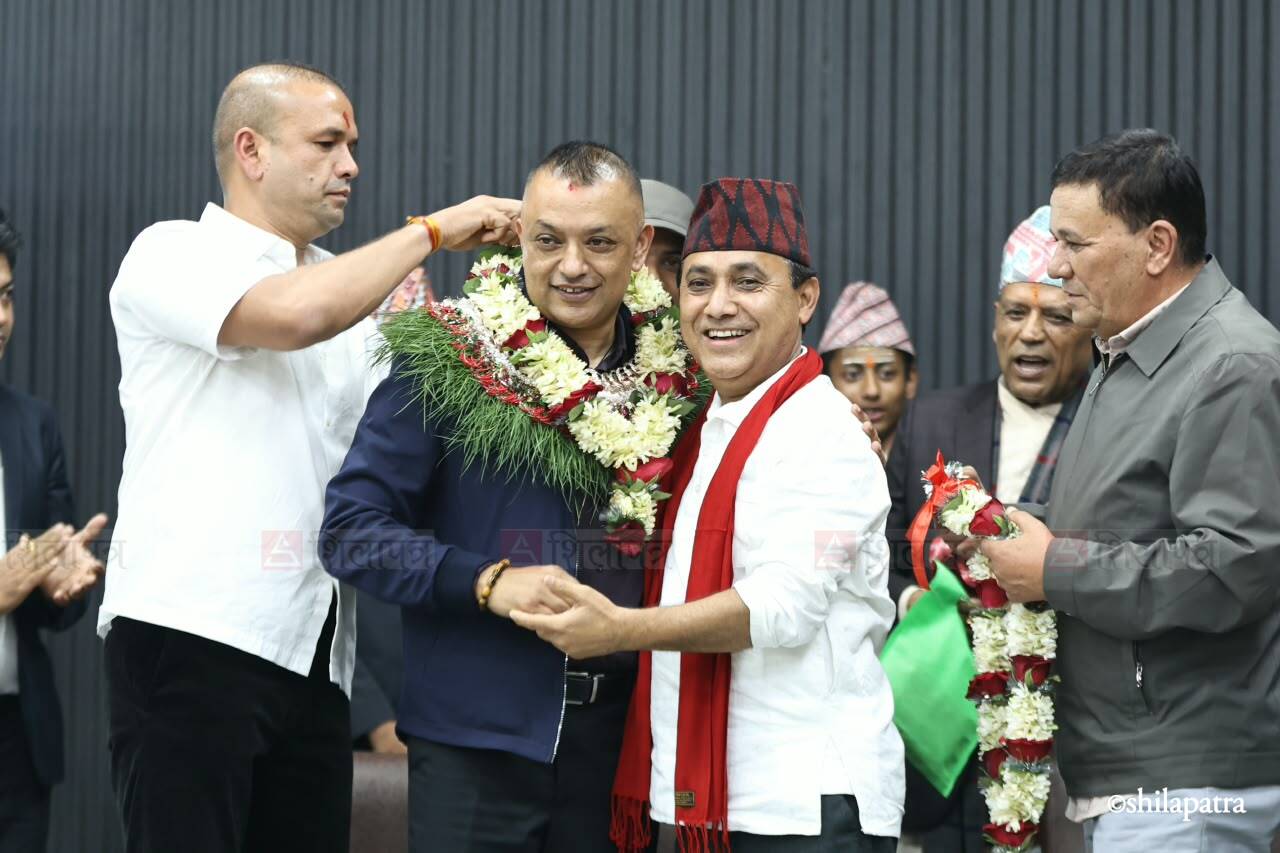 कांग्रेसका नवनिर्वाचित सभापति थापाले लिए शपथ (तस्वीरहरू)