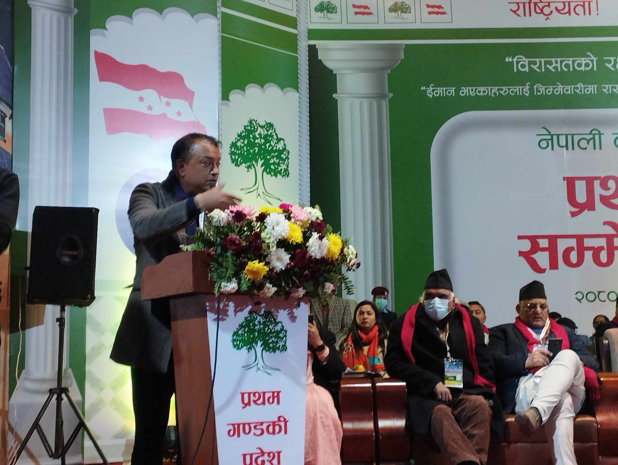 रास्वपाबारे गगन थापा- सबै गर्ल्यामगुर्लुम बिग्रेपछि फोहोरको डङ्गुरमा उभिन चाहन्छ 