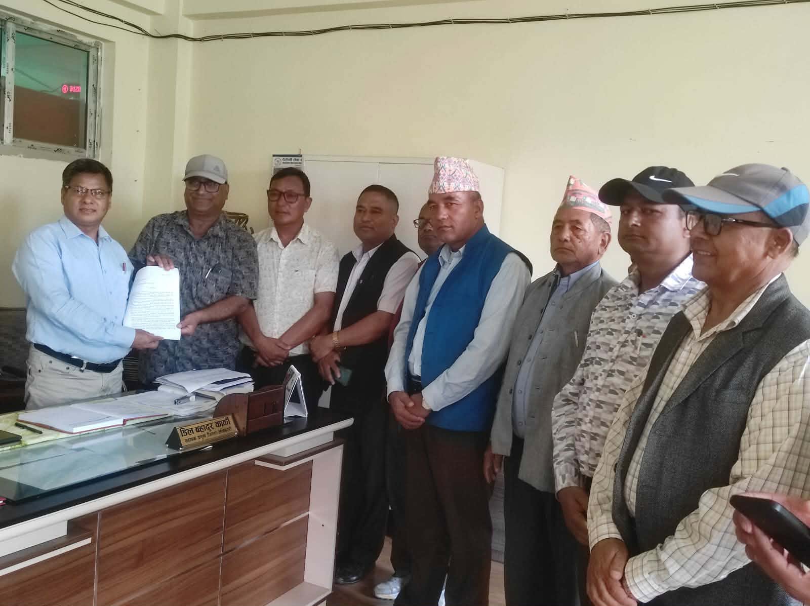 सुर्खेतमा एलपी ग्यासको चरम अभाव, राजनीतिक दलले गराए सरकारकाे ध्यानाकर्षण