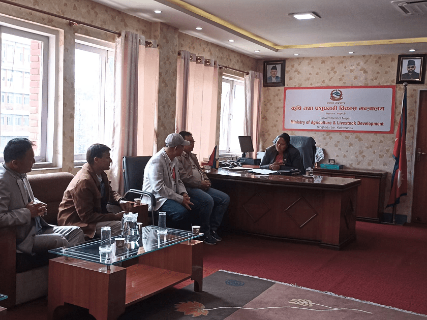 मत्स्य क्षेत्रका समस्या समाधानका लागि कृषिमन्त्री चौधरी र किसानबीच छलफल