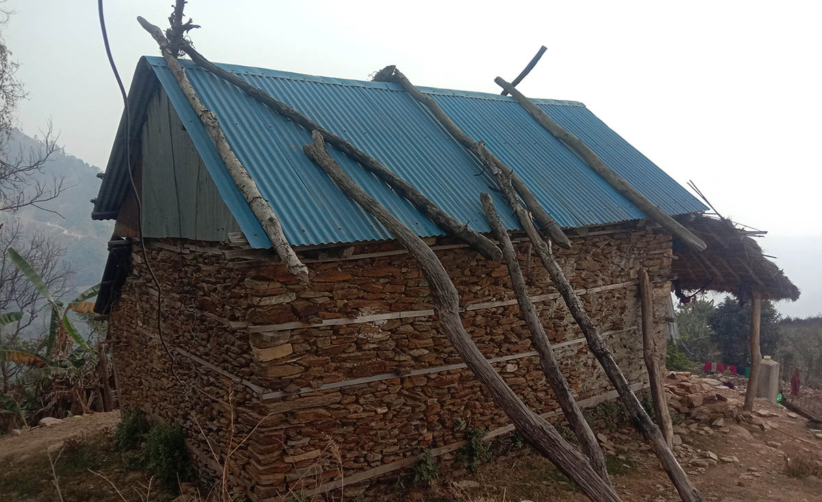भूकम्प प्रभावित विपन्नको छैन बलियो घर, राज्यको भएन भर
