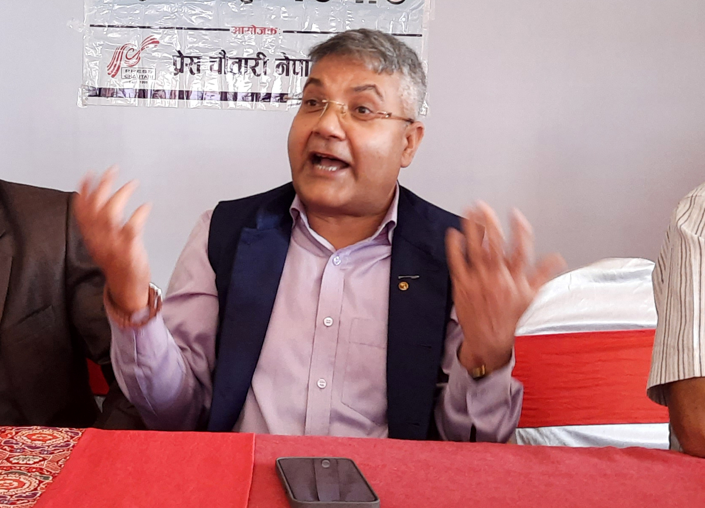 माधव नेपाललाई गोकुल बाँस्कोटाको प्रश्न- तपाईं एमालेको अवैध सन्तान हो?