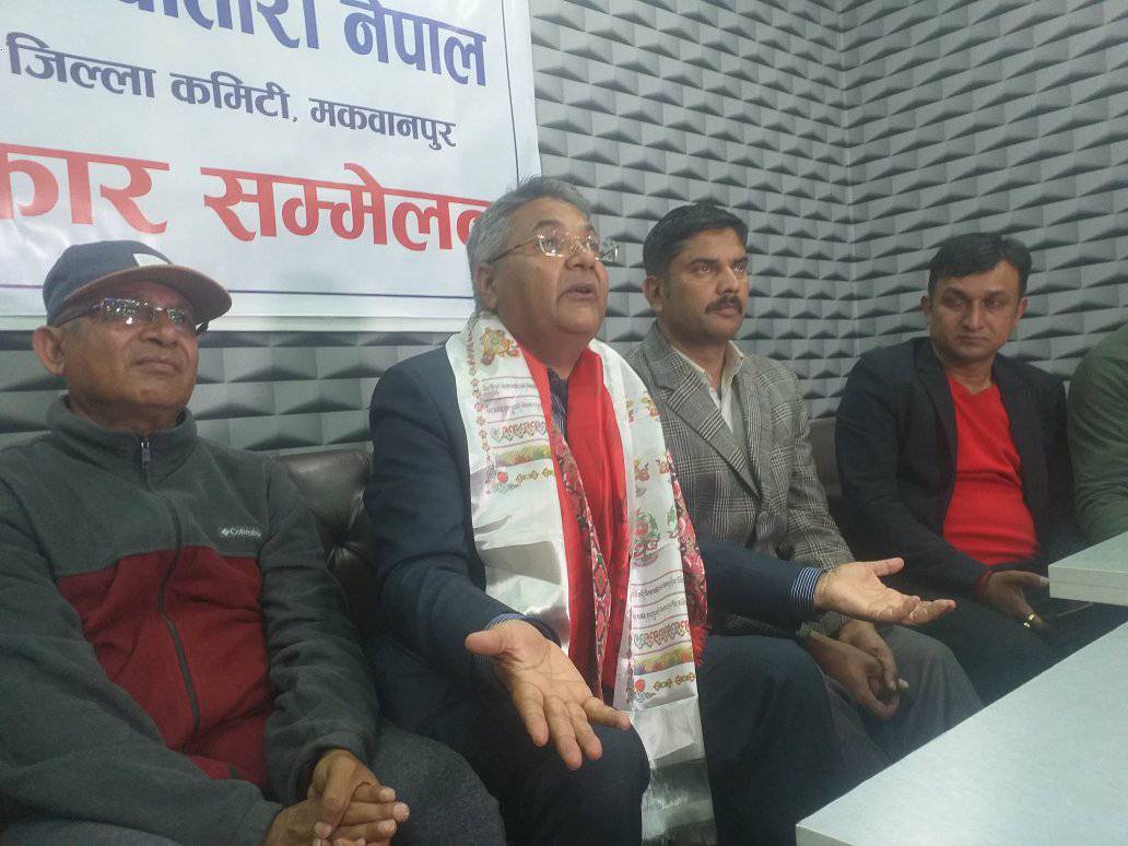 गोकुल बाँस्कोटा भन्छन्– छेपारो र प्रचण्डबीच रंग परिवर्तन गर्ने प्रतिस्पर्धा भए छेपारो हार्छ