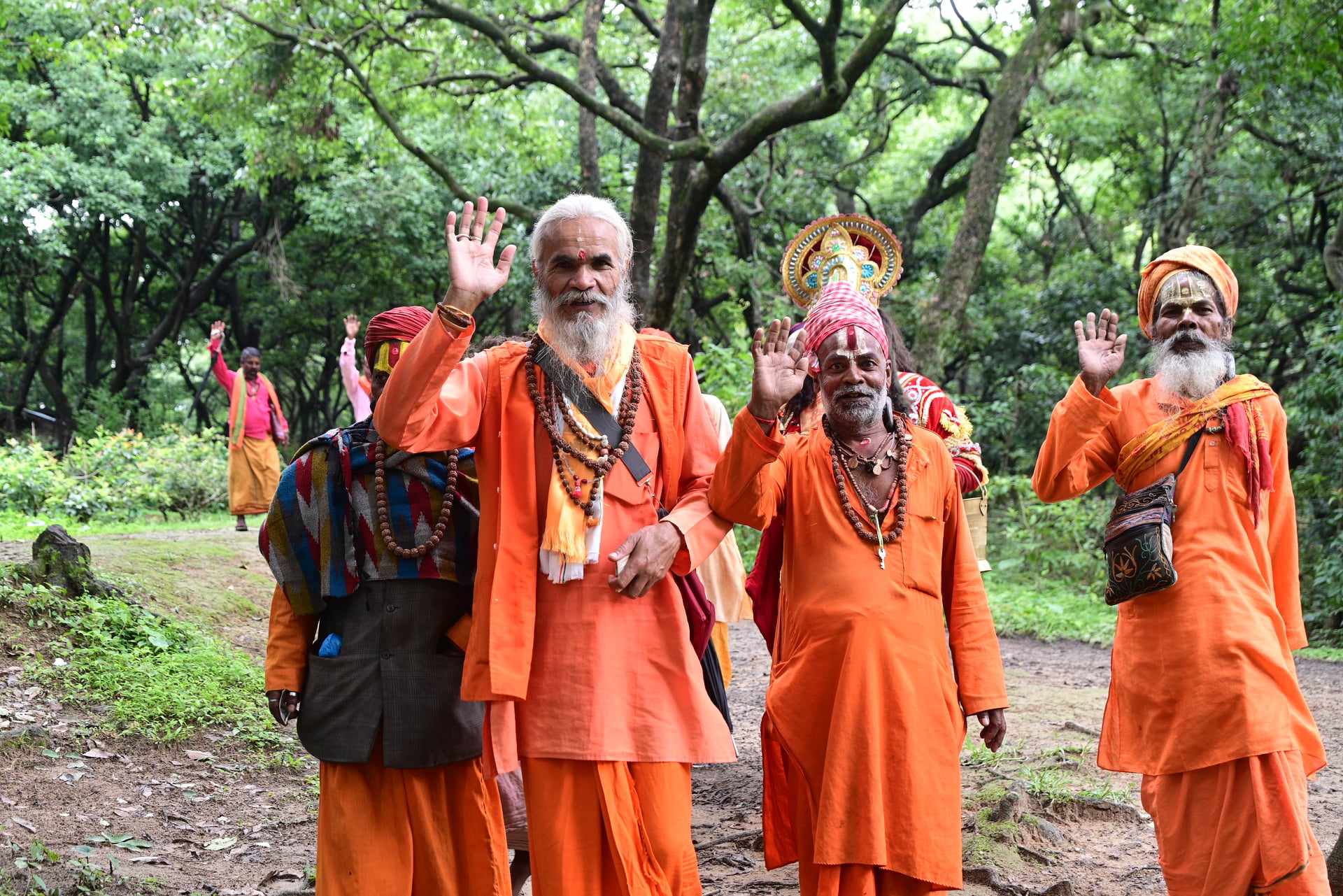 पशुपतिस्थित शिवपुरी बाबाको समाधिस्थलमा यसरी मनाइयो गुरु पूर्णिमा (तस्वीरहरू)