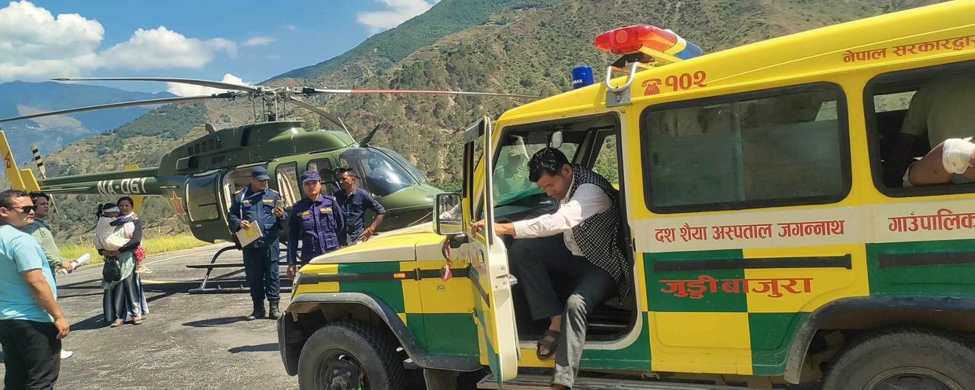 बाजुरा जिप दुर्घटना: घाइतेलाई हेलिकोप्टरमार्फत उपचारका लागि नेपालगञ्ज लगियो