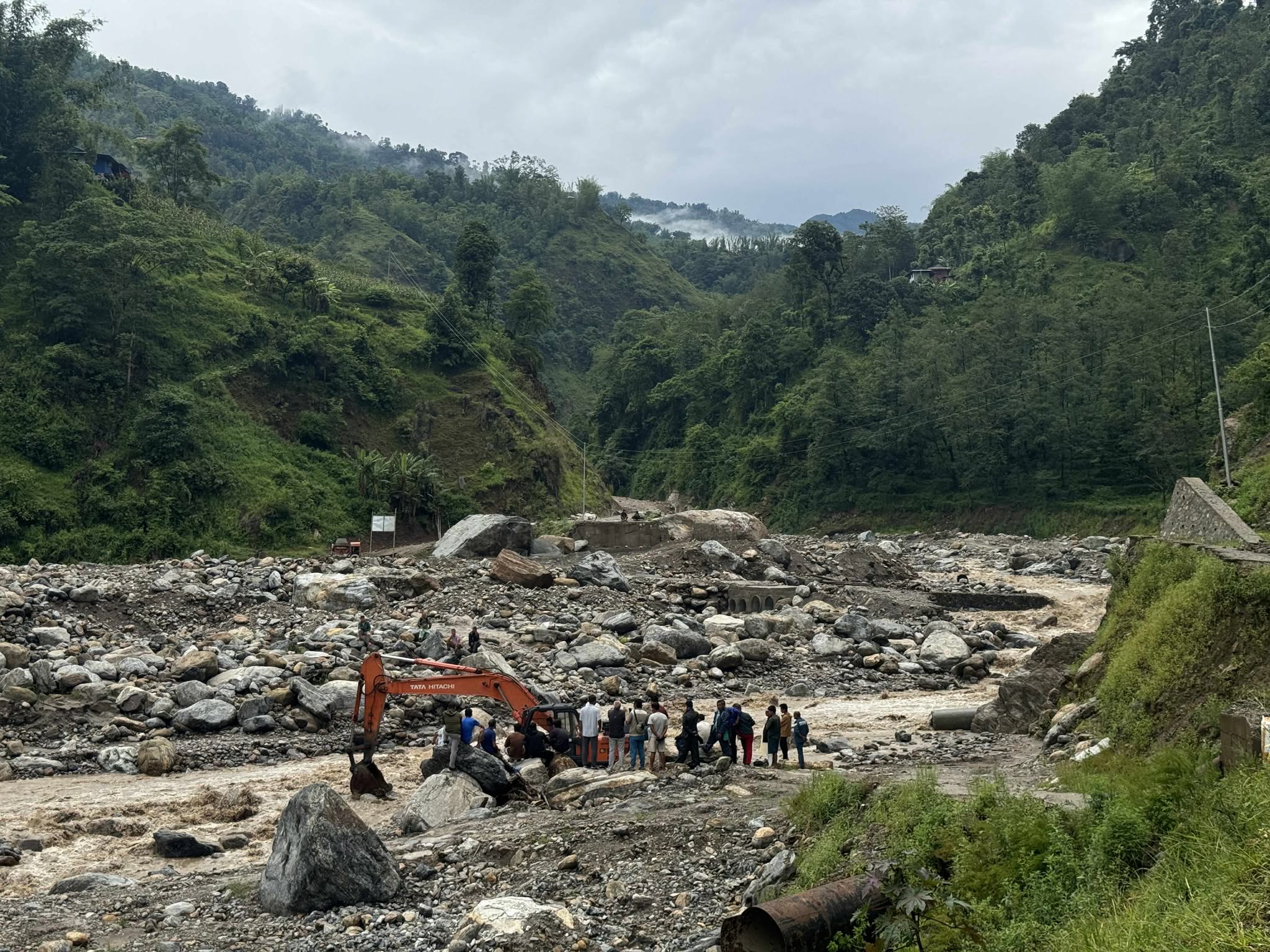 मेची राजमार्ग र तमोर करिडोर अवरुद्ध