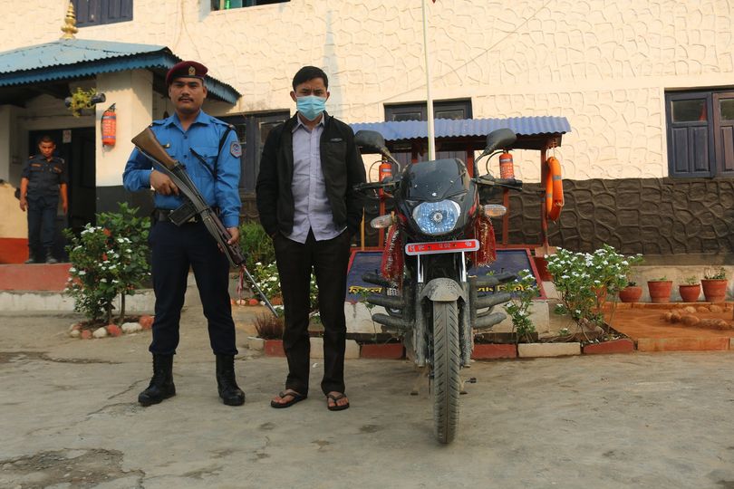 चोरीको मोटरसाइकलसहित वडाध्यक्ष पक्राउ, फेरि चुनाव लड्ने याेजनामा धक्का