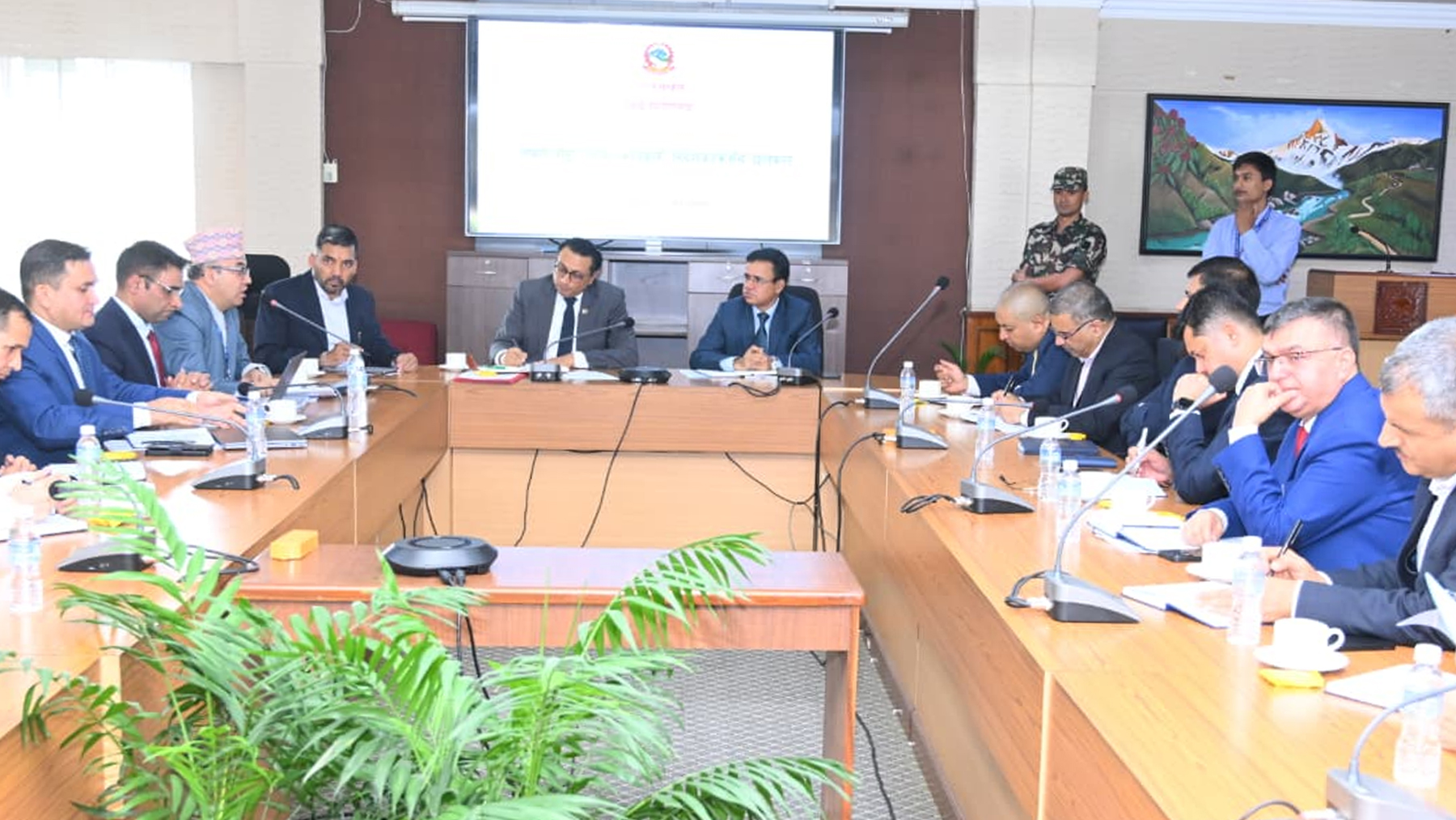 राष्ट्र बैंकका कार्यकारी निर्देशकहरूसँगको भेटमा अर्थमन्त्री डा. स्वर्णिम वाग्लेले के भने ?
