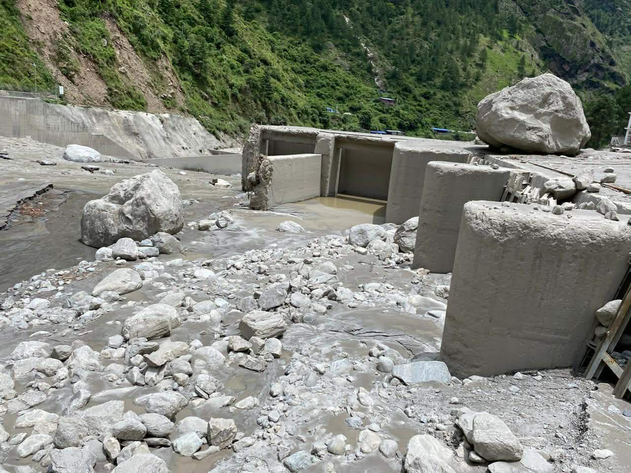 बाढीले क्षतिग्रस्त रसुवागढी जलविद्युत् मर्मतपछि आंशिक सञ्चालनमा