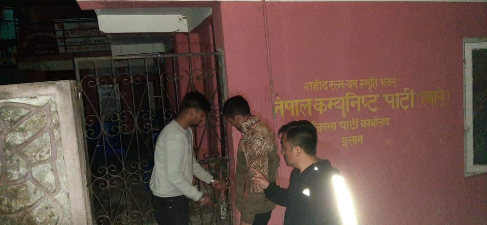 इलाम एमाले नगर कमिटी अध्यक्षतसहित २२ जनाको सामूहिक राजीनामा 